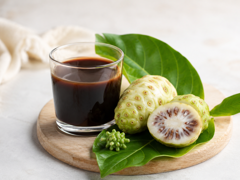 Noni Saft und Noni Früchte
